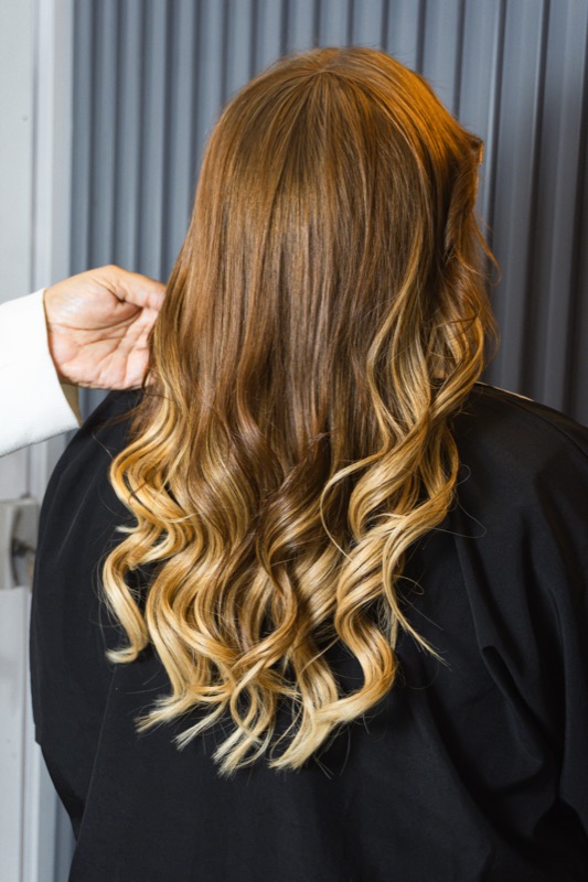 Mega hair aplicado por Marcia Santos Coiffeur 2